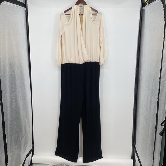 Cache Jumpsuit Womens Size XL Cream Black Cold Shoulder Pleated Chain Neck Relax - Picture 10 of 16